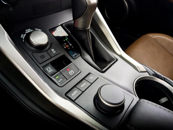 Lexus NX I с пробегом 2016 года, цена 2 590 000 рублей, 188260 км, внедорожник, Автокод Объявления
