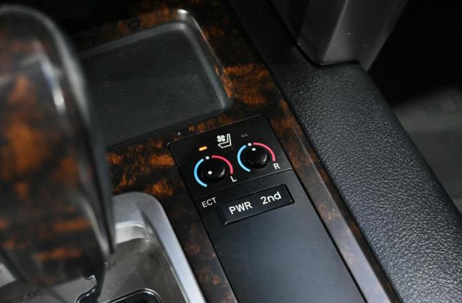 Toyota Land Cruiser 200 Series Рестайлинг 1 с пробегом 2015 года, цена 6 749 990 рублей, 44000 км, внедорожник, Автокод Объявления