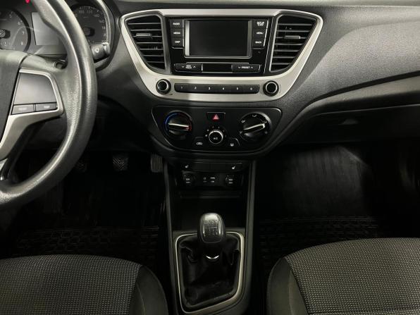 Hyundai Solaris II с пробегом 2018 года, цена 1 091 000 рублей, 214953 км, седан, Автокод Объявления