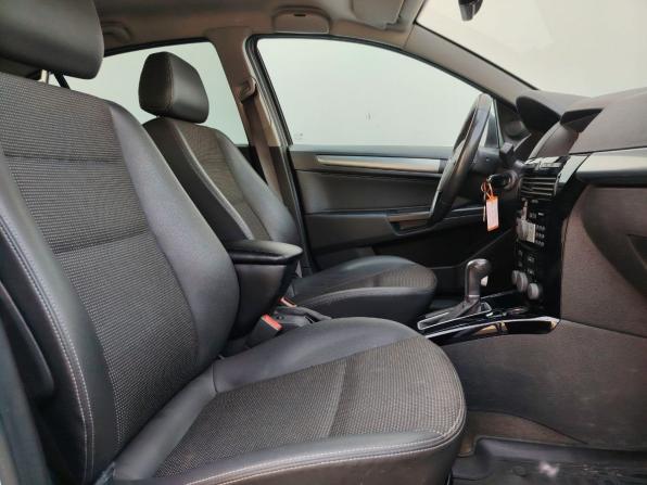 Opel Astra H Рестайлинг с пробегом 2012 года, цена 610 000 рублей, 206900 км, седан, Автокод Объявления