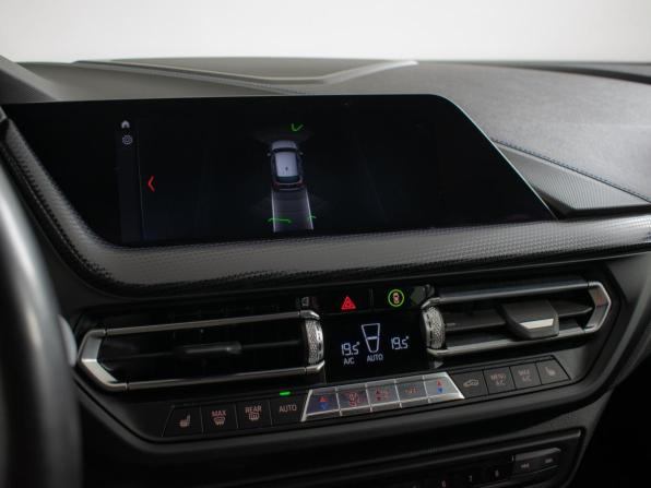 BMW 1 серии III (F40) с пробегом 2021 года, цена 2 470 000 рублей, 95579 км, хэтчбек, Автокод Объявления