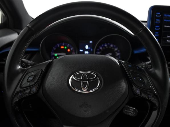 Toyota C-HR I с пробегом 2018 года, цена 1 900 000 рублей, 90632 км, внедорожник, Автокод Объявления