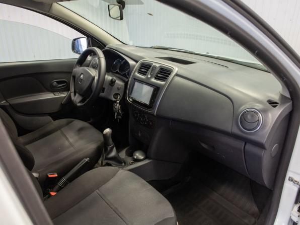 Renault Logan II с пробегом 2015 года, цена 570 000 рублей, 308129 км, седан, Автокод Объявления