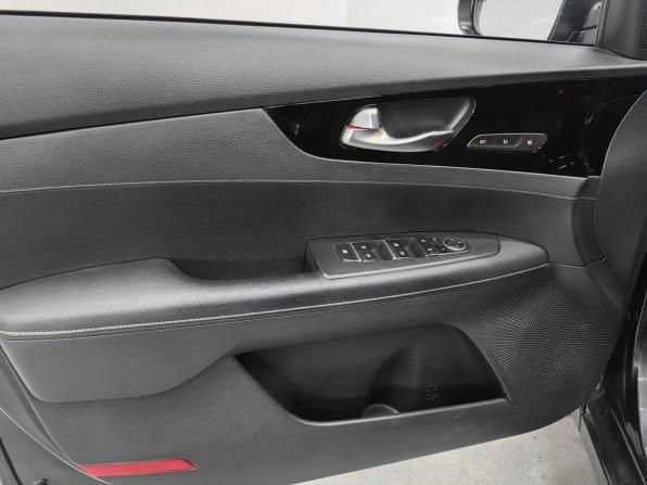 Kia K3 II Рестайлинг с пробегом 2021 года, цена 2 150 000 рублей, 61900 км, седан, Автокод Объявления
