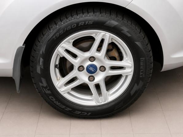 Ford Fiesta Mk6 Рестайлинг с пробегом 2015 года, цена 689 000 рублей, 207471 км, седан, Автокод Объявления