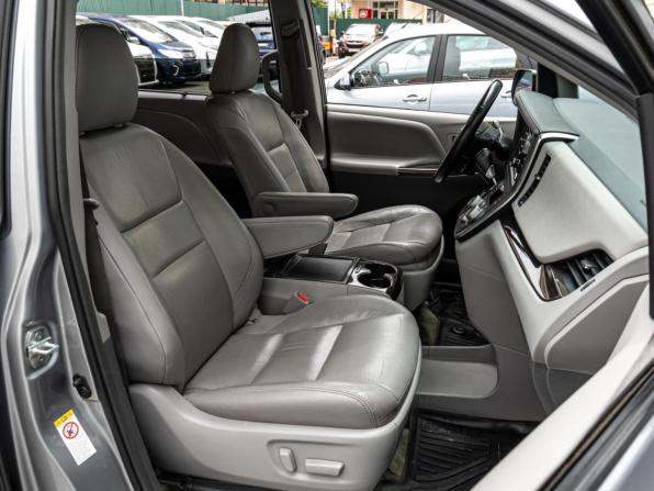 Toyota Sienna III Рестайлинг 2 с пробегом 2017 года, цена 3 170 000 рублей, 258172 км, минивэн, Автокод Объявления