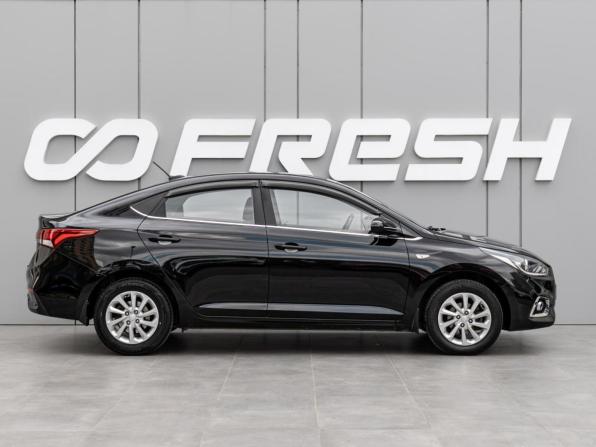 Hyundai Solaris II с пробегом 2017 года, цена 1 428 000 рублей, 97880 км, седан, Автокод Объявления
