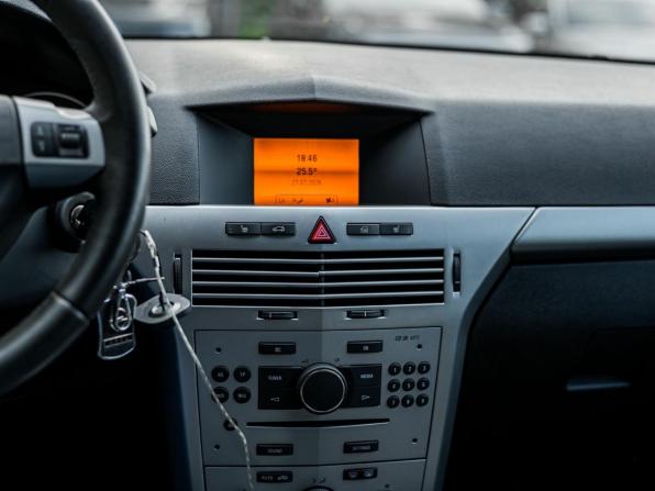 Opel Astra H Рестайлинг с пробегом 2013 года, цена 422 000 рублей, 268812 км, седан, Автокод Объявления