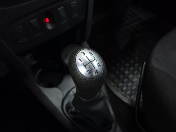Renault Logan II с пробегом 2015 года, цена 720 000 рублей, 58340 км, седан, Автокод Объявления