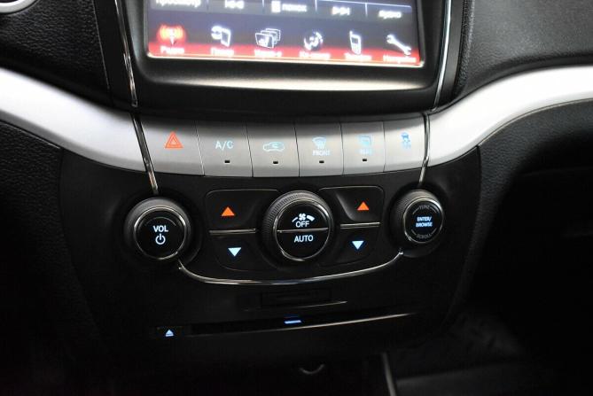 Dodge Journey I Рестайлинг с пробегом 2012 года, цена 1 030 000 рублей, 286056 км, внедорожник, Автокод Объявления