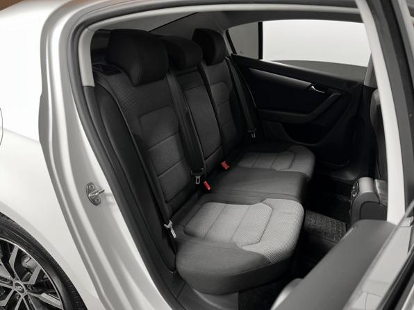 Volkswagen Passat B7 с пробегом 2013 года, цена 1 065 000 рублей, 181936 км, седан, Автокод Объявления