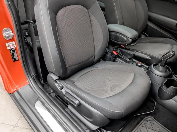 Mini Hatch III (F55/F56) Рестайлинг с пробегом 2019 года, цена 1 915 000 рублей, 42925 км, хэтчбек, Автокод Объявления