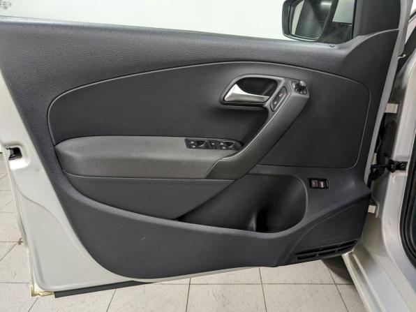 Volkswagen Polo V с пробегом 2014 года, цена 950 000 рублей, 93000 км, седан, Автокод Объявления