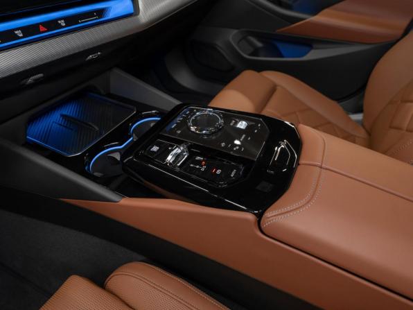 BMW 5 серии VIII (G60/G61/G68) с пробегом 2025 года, цена 8 450 000 рублей, 265 км, седан, Автокод Объявления