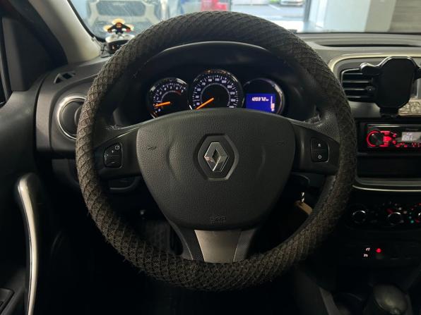 Renault Sandero II с пробегом 2015 года, цена 870 000 рублей, 120372 км, хэтчбек, Автокод Объявления