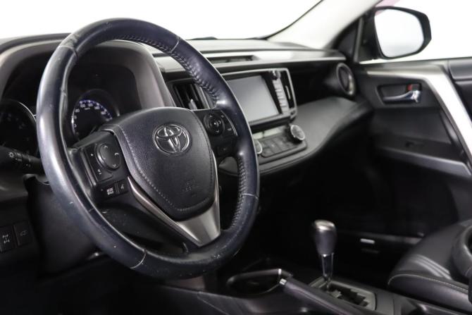 Toyota RAV4 IV (XA40) Рестайлинг с пробегом 2017 года, цена 2 569 990 рублей, 104302 км, внедорожник, Автокод Объявления