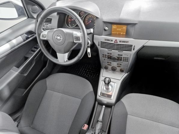 Opel Astra H Рестайлинг с пробегом 2011 года, цена 386 000 рублей, 220222 км, хэтчбек, Автокод Объявления