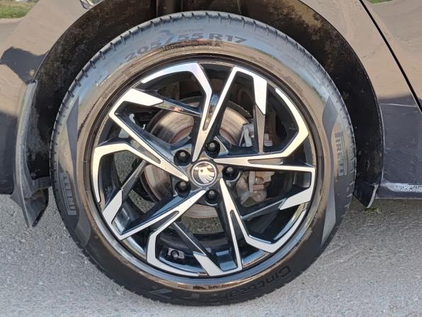 Skoda Octavia IV (A8) с пробегом 2021 года, цена 2 570 000 рублей, 58677 км, лифтбек, Автокод Объявления