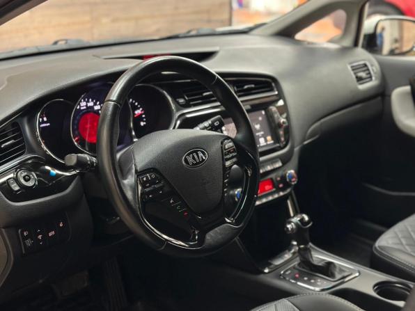 Kia Ceed II Рестайлинг с пробегом 2018 года, цена 1 390 000 рублей, 102020 км, хэтчбек, Автокод Объявления
