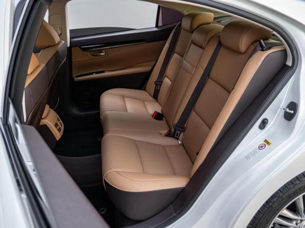 Lexus ES VI Рестайлинг с пробегом 2017 года, цена 3 349 000 рублей, 131423 км, седан, Автокод Объявления