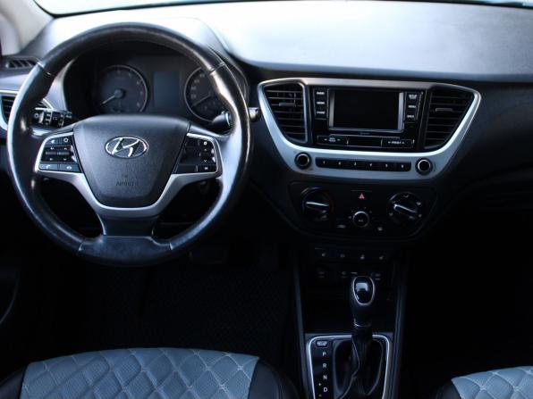Hyundai Solaris II с пробегом 2017 года, цена 1 309 000 рублей, 85700 км, седан, Автокод Объявления