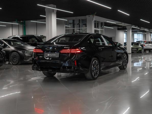 BMW 5 серии VIII (G60/G61/G68) с пробегом 2025 года, цена 8 250 000 рублей, 5 км, седан, Автокод Объявления