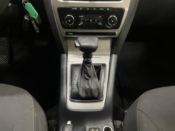 Skoda Octavia II (A5) Рестайлинг с пробегом 2012 года, цена 650 000 рублей, 235135 км, лифтбек, Автокод Объявления