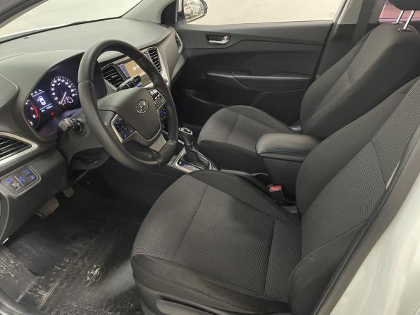 Hyundai Solaris II с пробегом 2017 года, цена 1 299 000 рублей, 130460 км, седан, Автокод Объявления