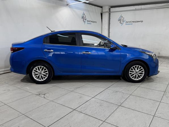 Kia Rio IV Рестайлинг с пробегом 2021 года, цена 1 799 800 рублей, 32000 км, седан, Автокод Объявления