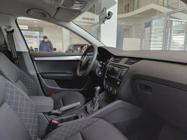 Skoda Octavia III (A7) Рестайлинг с пробегом 2019 года, цена 1 902 000 рублей, 64423 км, лифтбек, Автокод Объявления