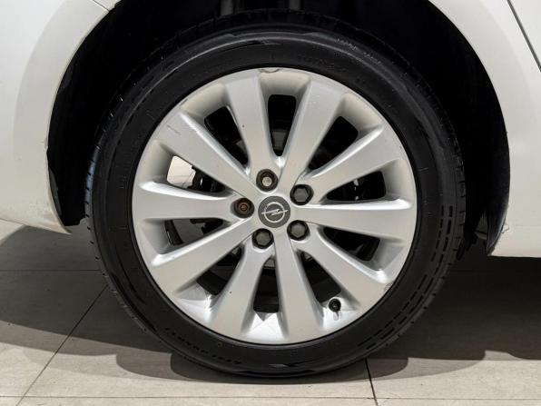 Opel Astra J Рестайлинг с пробегом 2013 года, цена 643 036 рублей, 280815 км, седан, Автокод Объявления