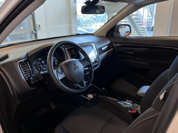 Mitsubishi Outlander III Рестайлинг 3 с пробегом 2022 года, цена 2 990 000 рублей, 46782 км, внедорожник, Автокод Объявления