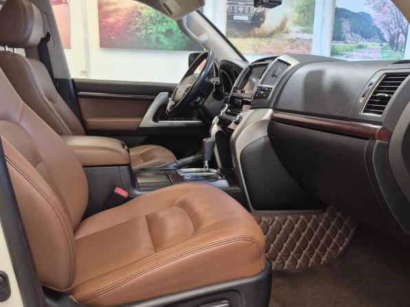 Toyota Land Cruiser 200 Series Рестайлинг 1 с пробегом 2015 года, цена 4 490 000 рублей, 200600 км, внедорожник, Автокод Объявления