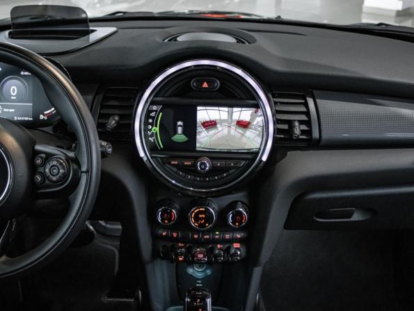 Mini Hatch III (F55/F56) Рестайлинг с пробегом 2020 года, цена 2 650 000 рублей, 28036 км, хэтчбек, Автокод Объявления