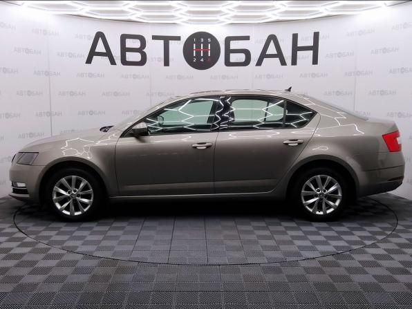 Skoda Octavia III (A7) Рестайлинг с пробегом 2018 года, цена 1 640 000 рублей, 129477 км, лифтбек, Автокод Объявления