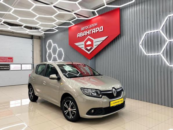 Renault Sandero II с пробегом 2016 года, цена 775 000 рублей, 102927 км, хэтчбек, Автокод Объявления
