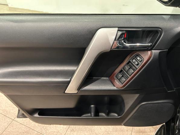 Toyota Land Cruiser Prado 150 Series Рестайлинг 1 с пробегом 2015 года, цена 2 799 000 рублей, 416801 км, внедорожник, Автокод Объявления