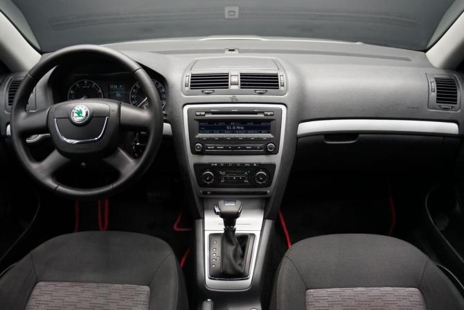 Skoda Octavia II (A5) Рестайлинг с пробегом 2013 года, цена 1 080 000 рублей, 239845 км, лифтбек, Автокод Объявления
