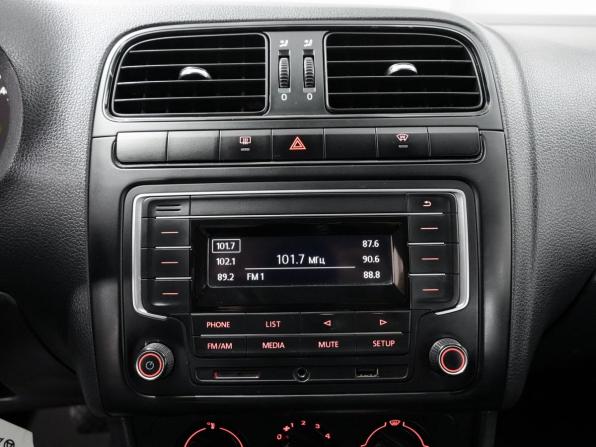 Volkswagen Polo V Рестайлинг с пробегом 2016 года, цена 1 020 000 рублей, 137000 км, седан, Автокод Объявления