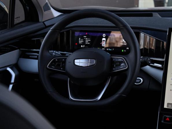 Geely Atlas II с пробегом 2023 года, цена 2 590 000 рублей, 6241 км, внедорожник, Автокод Объявления