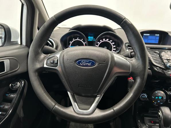 Ford Fiesta Mk6 Рестайлинг с пробегом 2015 года, цена 699 000 рублей, 191715 км, седан, Автокод Объявления