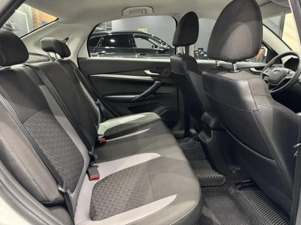 Lada (ВАЗ) Vesta I Рестайлинг (NG) с пробегом 2023 года, цена 1 404 000 рублей, 9000 км, седан, Автокод Объявления