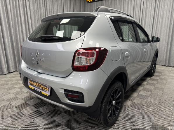 Renault Sandero II Рестайлинг с пробегом 2022 года, цена 1 590 000 рублей, 18632 км, хэтчбек, Автокод Объявления