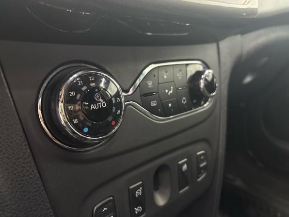 Renault Logan II Рестайлинг с пробегом 2018 года, цена 1 039 000 рублей, 144513 км, седан, Автокод Объявления