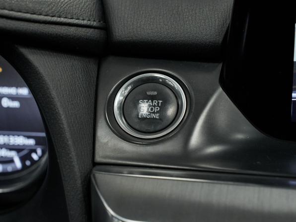Mazda 6 III (GJ) Рестайлинг с пробегом 2017 года, цена 1 712 000 рублей, 201308 км, седан, Автокод Объявления