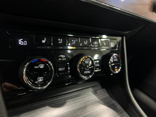 Skoda Superb III Рестайлинг с пробегом 2019 года, цена 2 369 000 рублей, 175500 км, лифтбек, Автокод Объявления