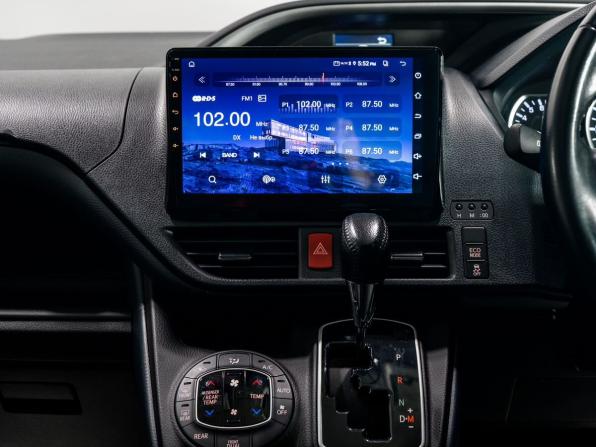 Toyota Voxy III (R80) с пробегом 2016 года, цена 1 815 000 рублей, 179660 км, минивэн, Автокод Объявления