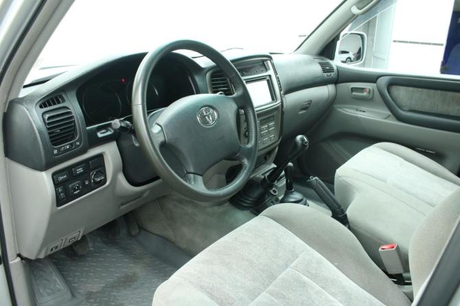 Toyota Land Cruiser 100 Series Рестайлинг 2 с пробегом 2007 года, цена 4 995 000 рублей, 80089 км, внедорожник, Автокод Объявления