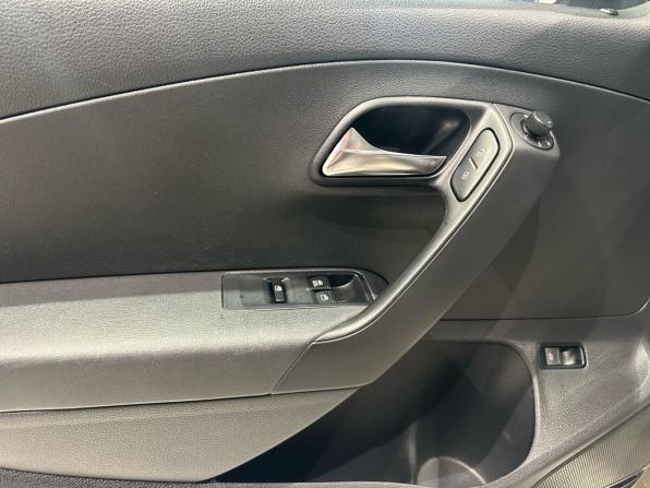 Volkswagen Polo V Рестайлинг с пробегом 2015 года, цена 885 000 рублей, 210147 км, седан, Автокод Объявления