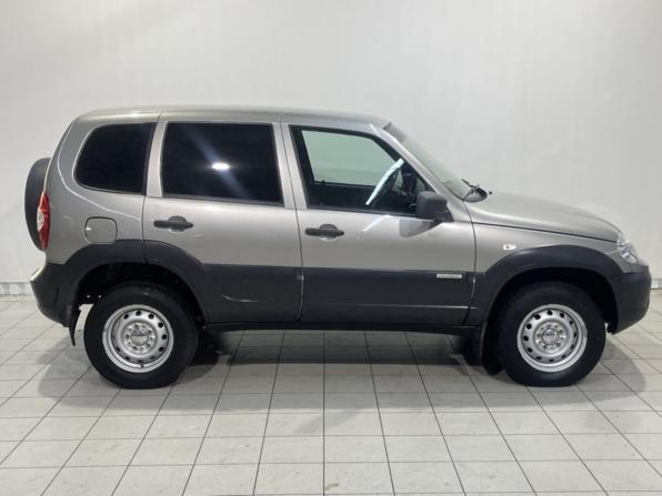 Chevrolet Niva I Рестайлинг с пробегом 2018 года, цена 695 000 рублей, 121749 км, внедорожник, Автокод Объявления